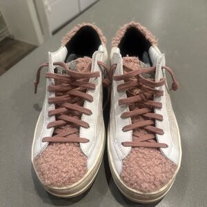 P448 sneakers!
Size 38